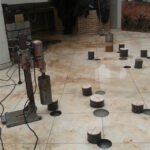 furo piso mesas e cadeiras